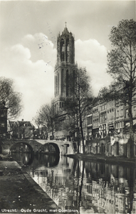 1733 Gezicht op de Oudegracht Tolsteegzijde te Utrecht met in het midden de Gaardbrug en op de achtergrond de Domtoren.
